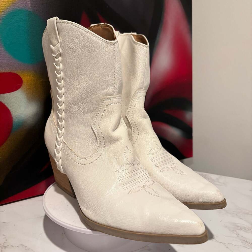 DV Dolce Vita Women's Karyn Cowboy Booties Size US 9